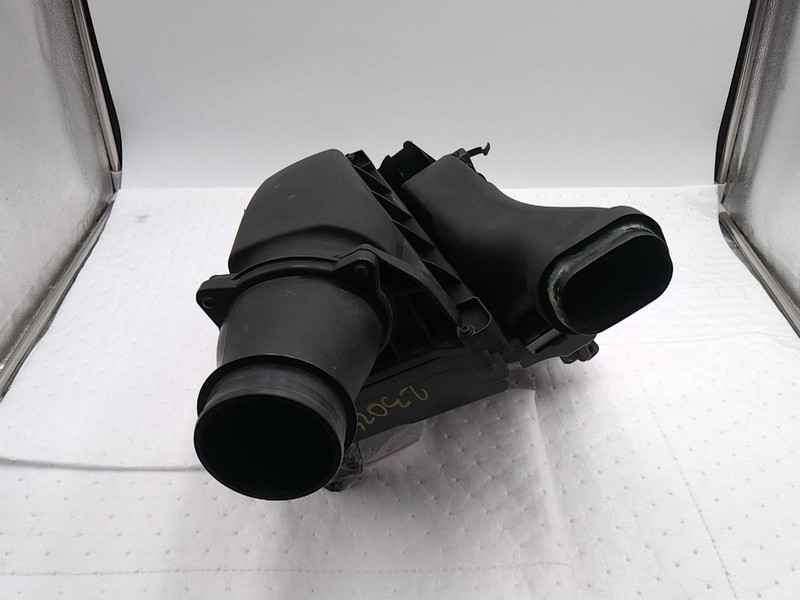 2018 INFINITI QX30 Air Cleaner Assembly OEM 165005DD0A 77K Miles Brown