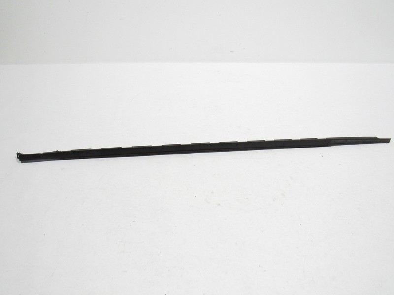 Land Range Rover Evoque 2023 Rear Right Door Window Belt Molding Seal 20-24 ; :A