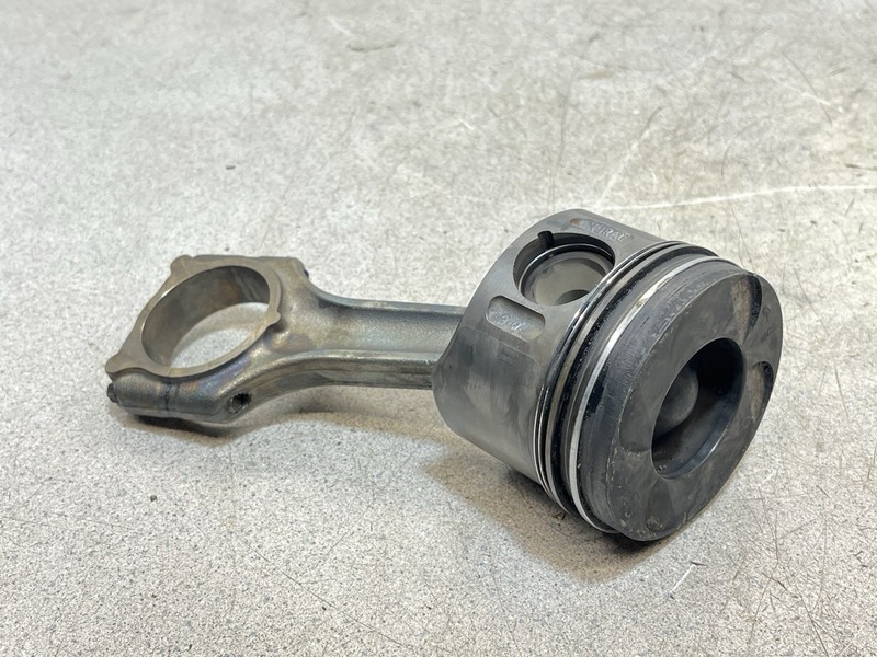 04-06 Freightliner Dodge Sprinter T1N 2.7L OM647 Engine Piston Connecting Rod