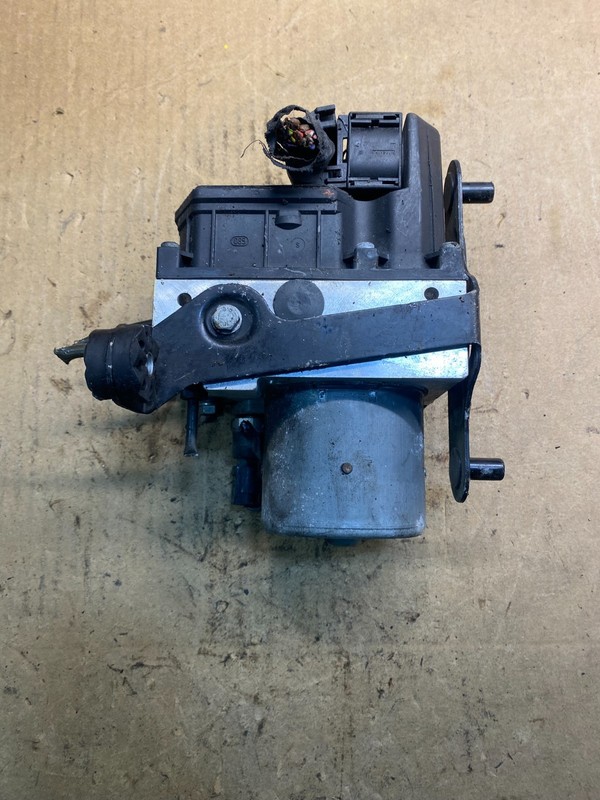 2004 BMW E65 745LI ABS Anti Lock Brake Pump Module 6766847 6766845 Z2404 PS