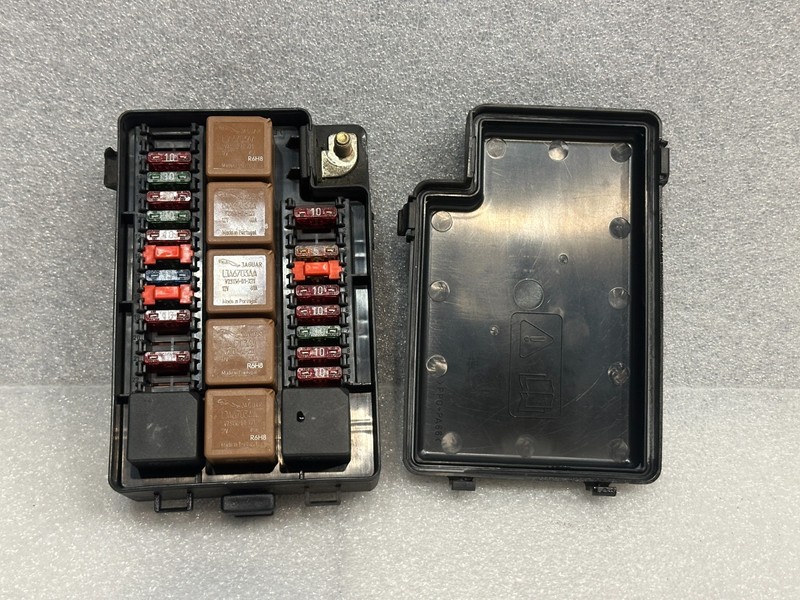 97-99 Jaguar X100 XK8 Engine Motor Bay Relay Fuse Box Oem