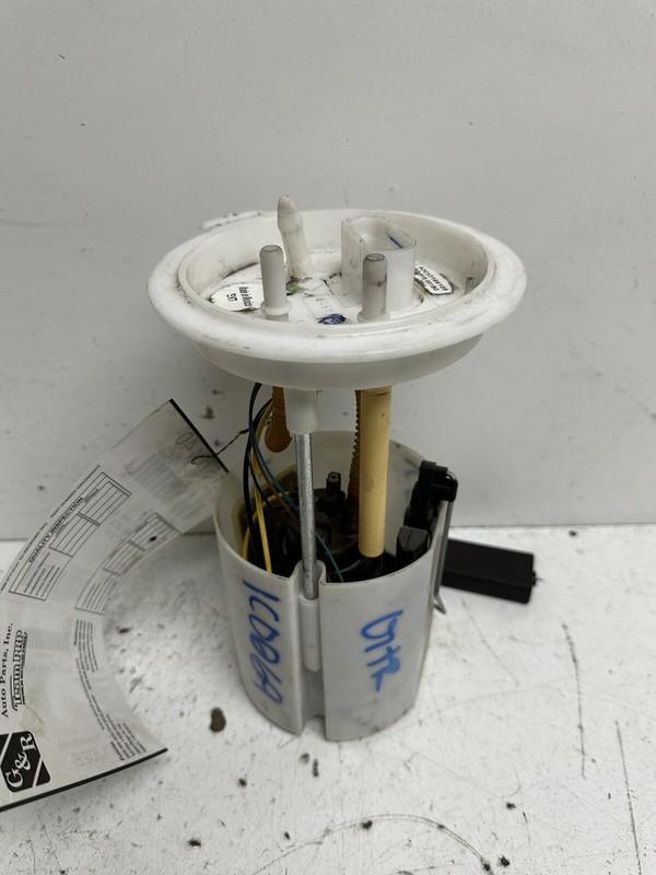 2006-2009 Volkswagen Rabbit Fuel Pump w Sending Unit & Bracket