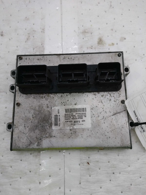 2006 Lincoln Navigator Engine Control Module ECM 5.4L Silver Broken Plug