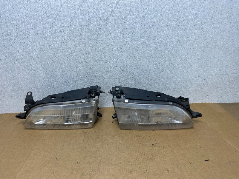 1993 to 1997 Toyota Corolla Left+Right Side Headlights AE3065 DW