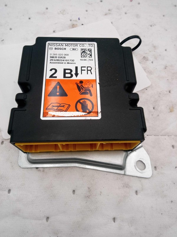 Used Air Bag Module fits: 2023 Nissan Leaf Air Bag center console 40 kWh lithium