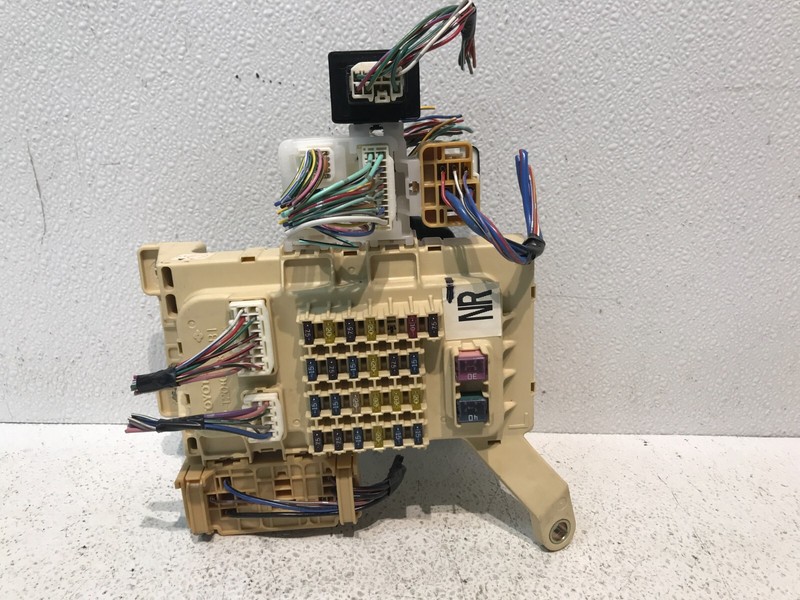 99 00 01 02 03 LEXUS RX300 CABIN INTERIOR FUSE BOX RELAY JUNCTION BLOCK OEM
