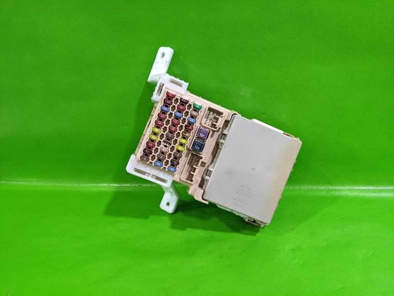03 04 AVALON MPX BODY FUSE RELAY BOX OEM 4346-15