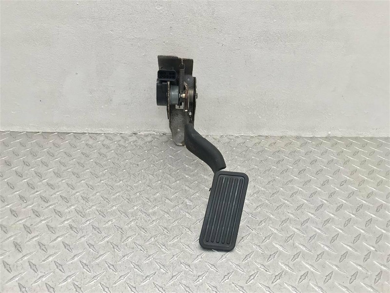 2003 HUMMER H2 TAHOE YUKON GAS PEDAL w/MODULE OEM 15177923