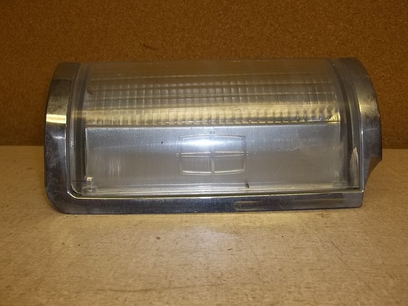 1986 Lincoln Town Car Headlamp Assembly RH Right AA0111 *FREE SHIPPING*