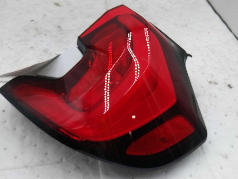 2020 GMC Terrain Right Tail Light Assembly White 700201 77K Miles