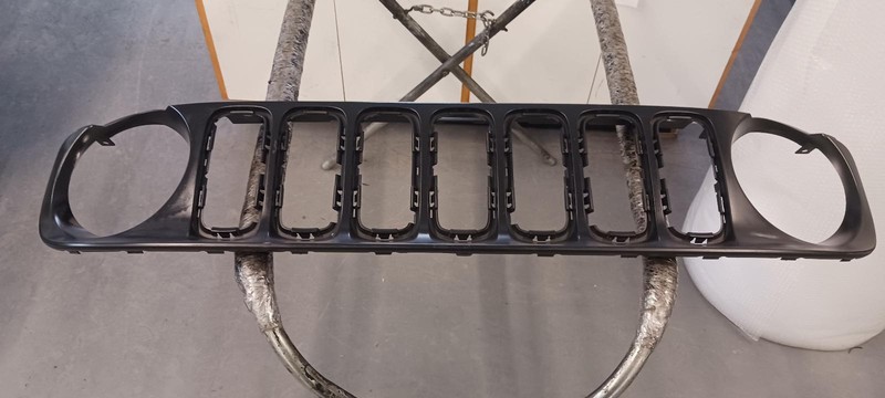 15-'18 JEEP RENEGADE Upper Grille OEM Grade B Condition!