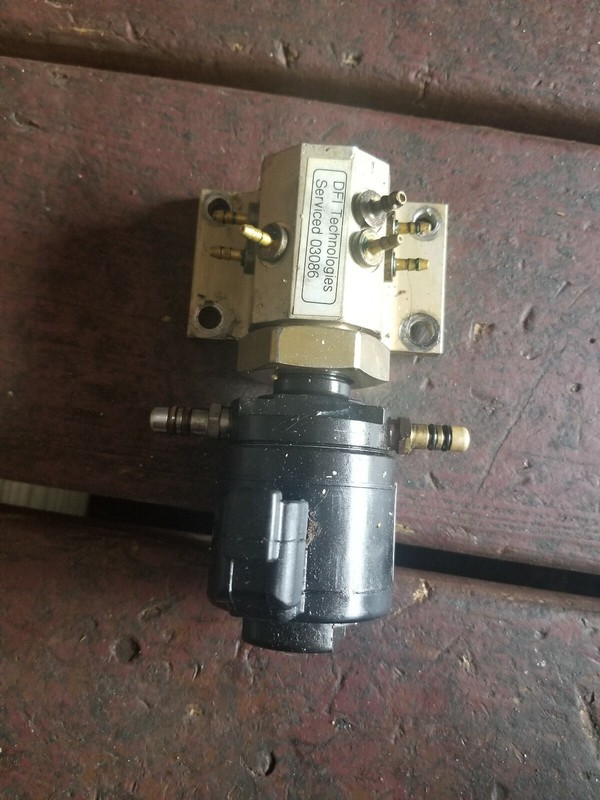 1998 EVINRUDE 150 175 HP FICHT OIL INJECTOR AND MANIFOLD ASSY