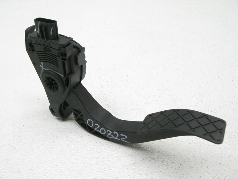 05-11 AUDI C6 A6 S6 SEDAN WAGON GAS ACCELERATOR THROTTLE PEDAL PAD OEM 020322