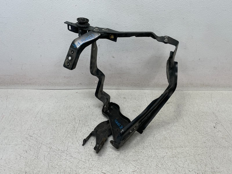 12 13 14 Mercedes C250 C350 Front Right Headlight Support Frame Bracket 1395 OEM