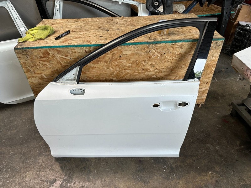 18-23 KIA STINGER - FRONT LEFT DRIVER SIDE DOOR SHELL Snow White Pearl SWP OEM