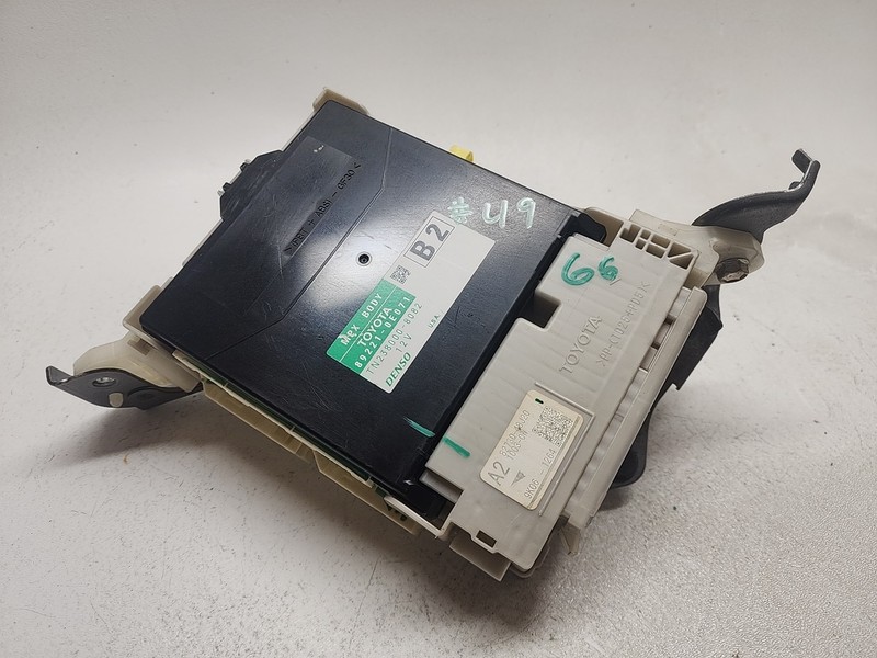 10 11 LEXUS RX350 MULTIPLEX NETWORK CONTROL MODULE 8273048J20 / 892210E071 OE AT