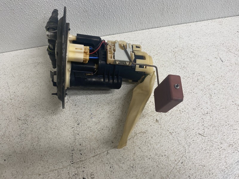 2001-2003 Mazda Protege 2.0 Fuel Pump w Sending Unit & Bracket