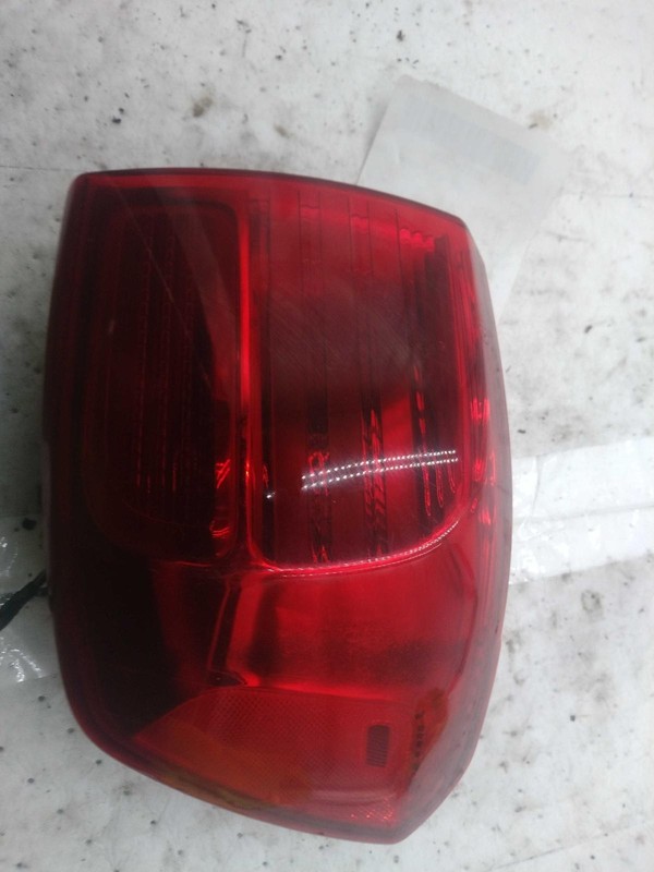 2016 KIA Sedona Right Tail Light Assembly White OEM 370992 - Spider Cracking