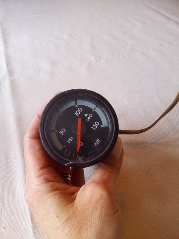 Freightliner 22-46510-100 Air Pressure Gauge