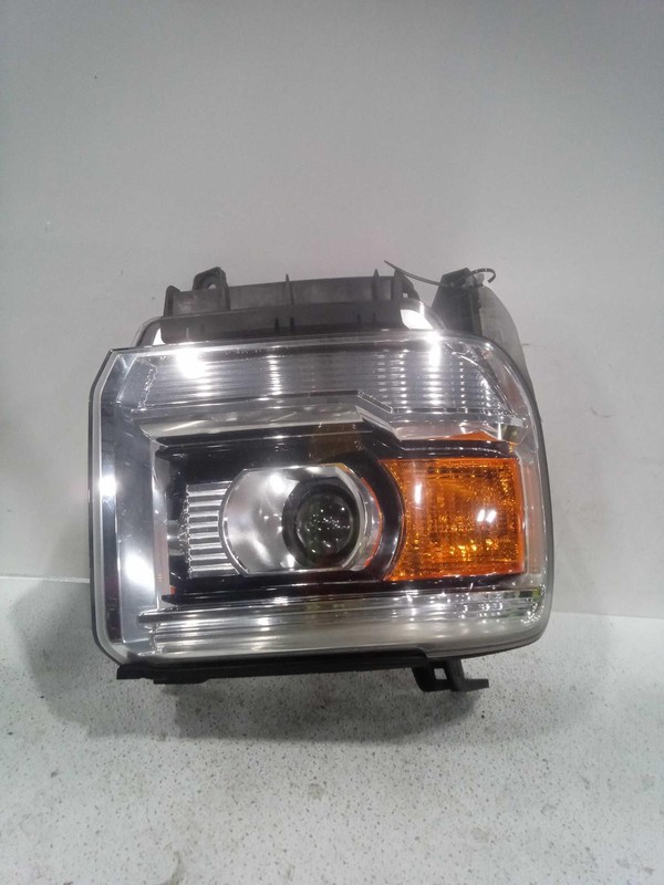 2015 GMC Sierra 1500 Right Headlight Assembly White OEM 178206 121K Miles
