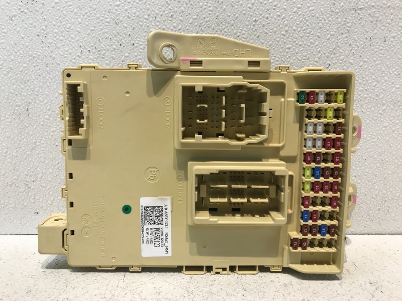 22-24 HYUNDAI SANTA CRUZ CABIN FUSE RELAY JUNCTION DISTRIBUTION BOX OEM
