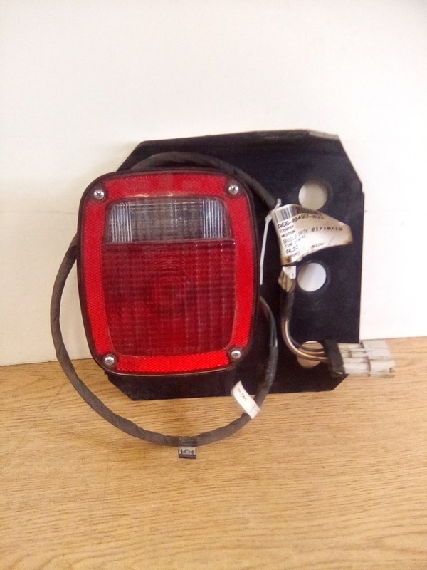 Grote 5371-76 Tail Light Assembly With Harness A66-08493-032