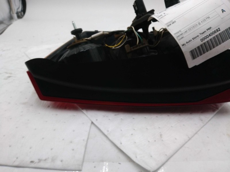 2009 Chrysler 300 Left Tail Light Assembly Tan 51406 Used 82K Miles