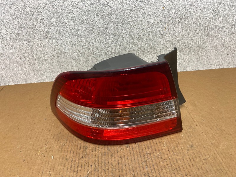 2000 2001 Lexus ES300 Outer Left Driver Lh Side Tail Light Oem AE0346 LK