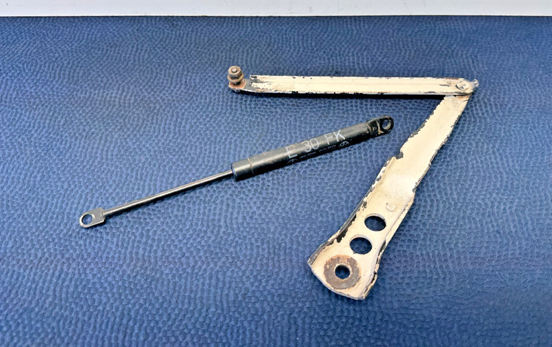 83–93 BMW E30 M3 Passenger Right Hood Hinge Support Mount Bracket Gas Shock OEM