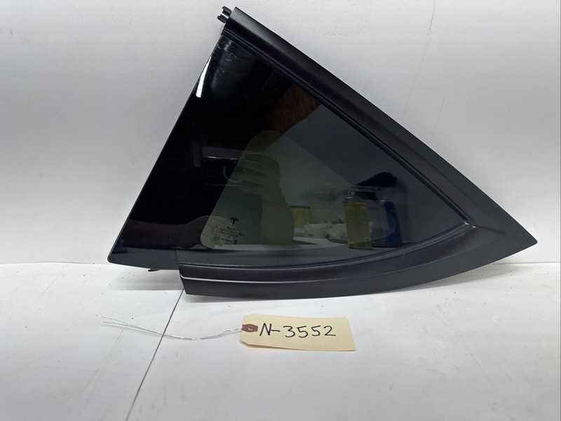 20-23 TESLA MODEL Y LEFT REAR QUARTER GLASS W/ FRAME OEM 1495740-00-E 3552 B65