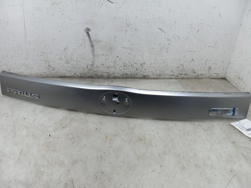10-15 TOYOTA PRIUS REAR TAIL TRIM FINISH PANEL VIN DU 7TH & 8TH