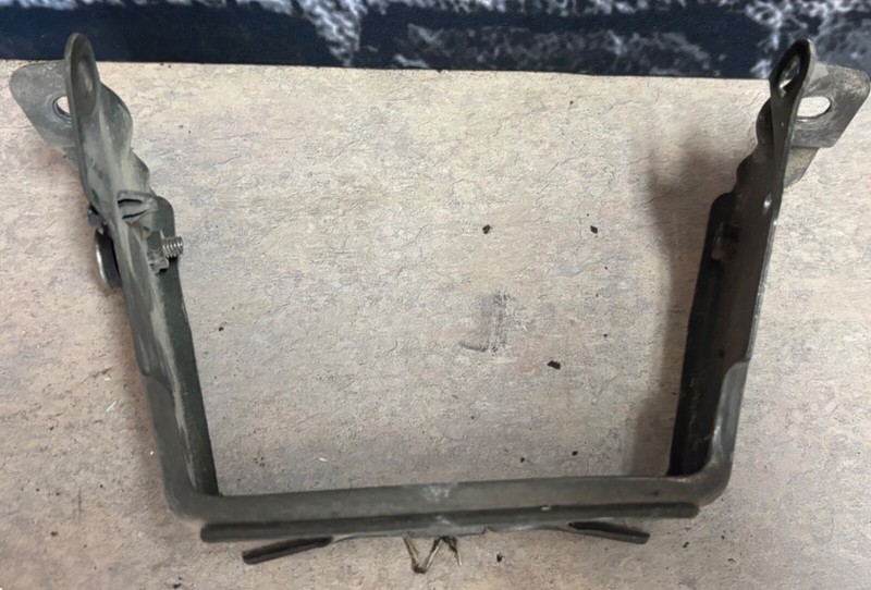 2002 Suzuki GSX750 GSX 750 F Katana Seat Mounting Bracket Holder Mount Body Z6