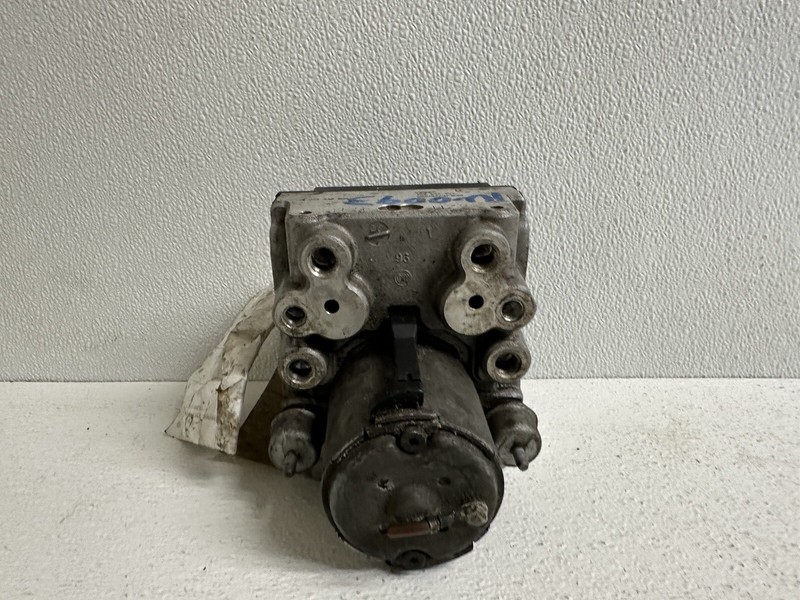 1996-1997 Audi S6 ABS Anti Lock Brakes Pump Brake Actuator & Modulator
