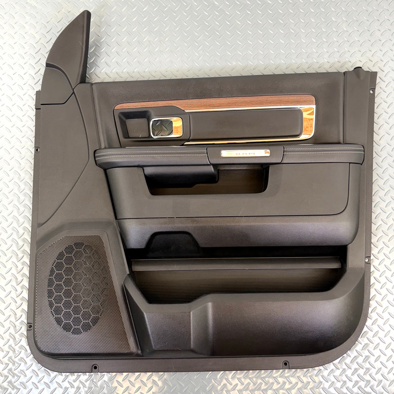 ✅ 2013-2024 RAM 1500-3500 LARAMIE RIGHT FRONT DOOR PANEL Black PASSENGER OEM 4TH