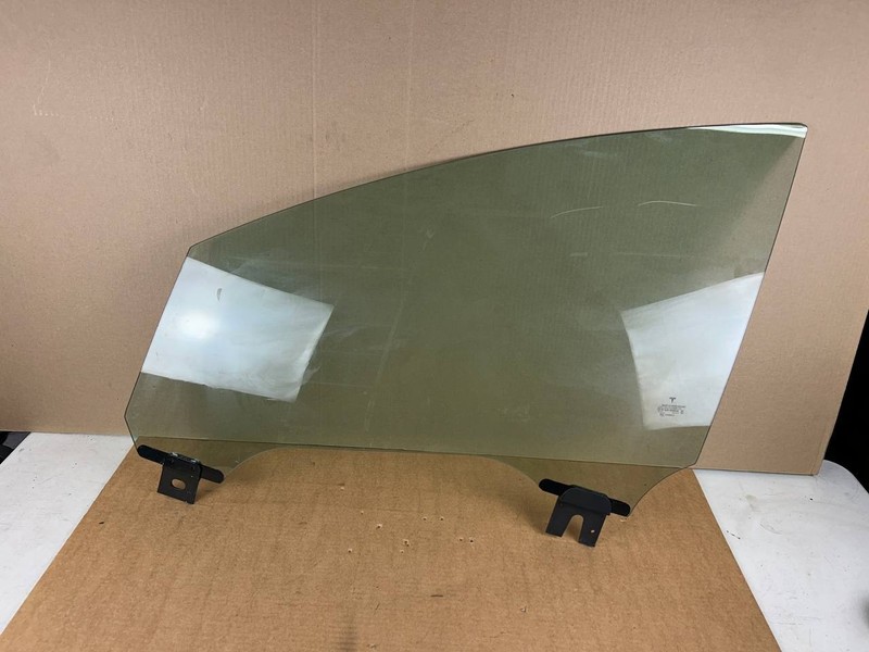 ✅16-20 Tesla Model X Front Driver Side Door Window Glass 43R-004530 w/scratch