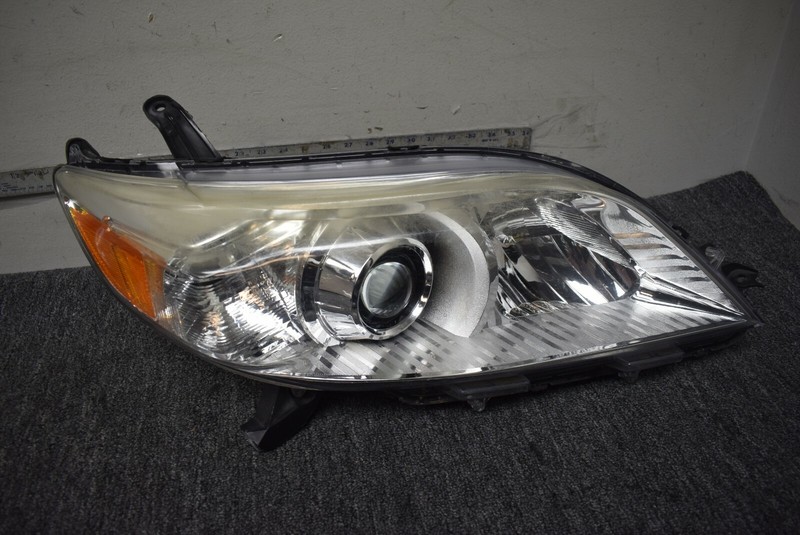 2011-2014 TOYOTA SIENNA RIGHT SIDE HEADLIGHT FACTORY OEM