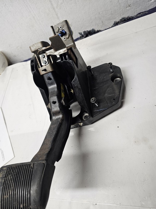2014 JEEP CHEROKEE BRAKE PEDAL w/ BRACKET OEM+