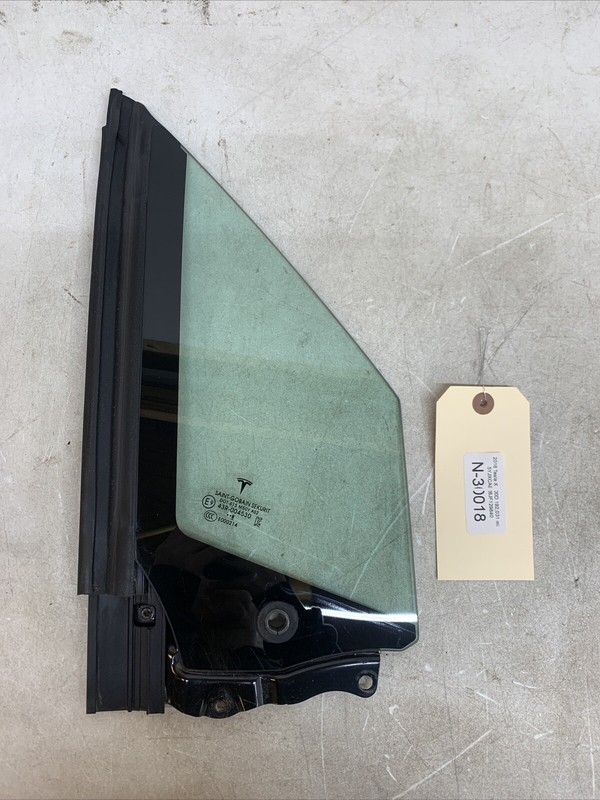 2021+ Tesla Model X Right Front Door Corner Glass 1055204-00-D 30018 B65