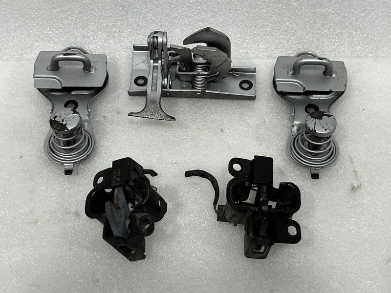 2003 2004 2005 2006 MERCEDES E55 E320 E500 W211 HOOD LOCK LATCHES STRIKER SET