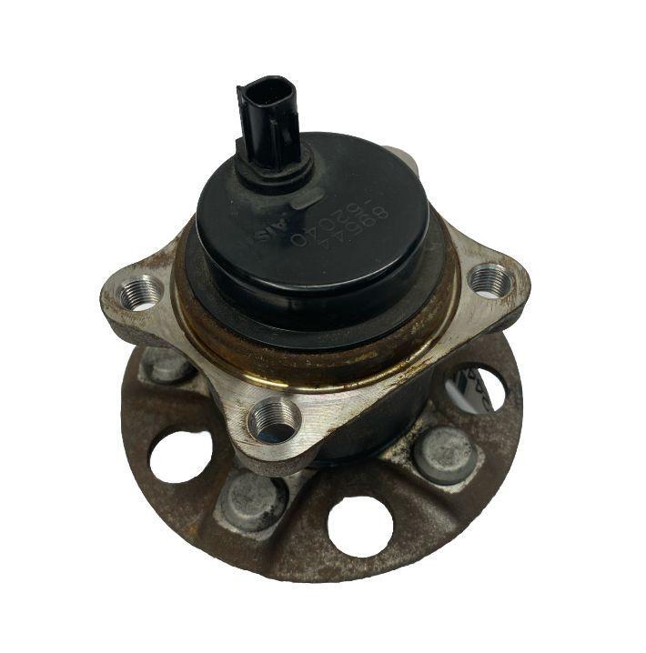 Toyota Corolla hub 20 24 rear right or let side with speed sensor OEM 4245076020