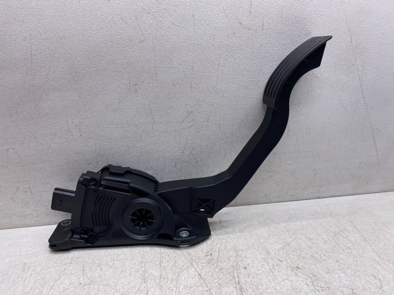 2013-2016 FORD ESCAPE GAS ACCELERATOR THROTTLE PEDAL ASSEMBLY OEM