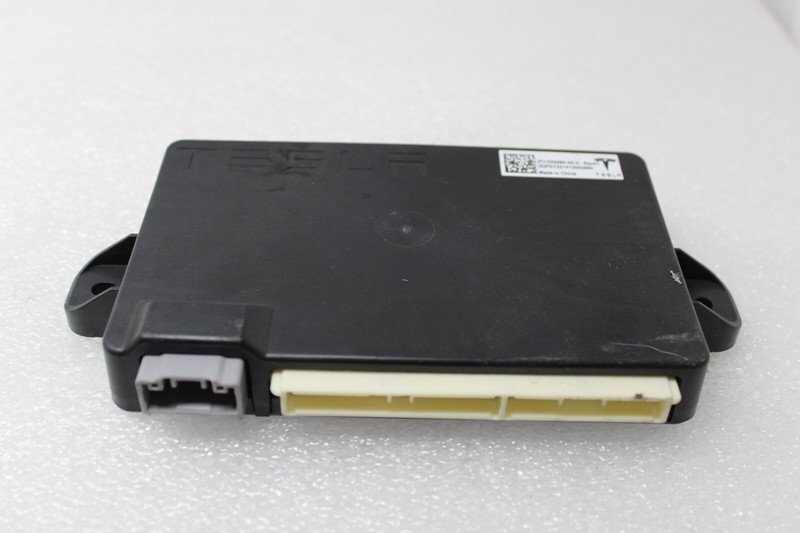 2016-2020 Genuine Tesla Model X Falcon door control module unit OEM 1045490-00-H