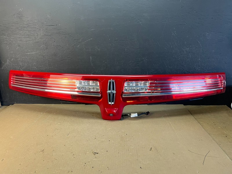 2010 to 2019 Lincoln Mkt Trunk Center Tail Light Panel Camera OEM AD5745 DG