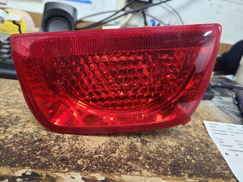 10-'11 CHEVROLET CAMARO inner passenger side Taillight OEM
