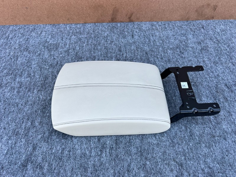 INFINITI QX60 2022-2026 OEM CENTER CONSOLE ARMREST ASSEMBLY (GRAY)