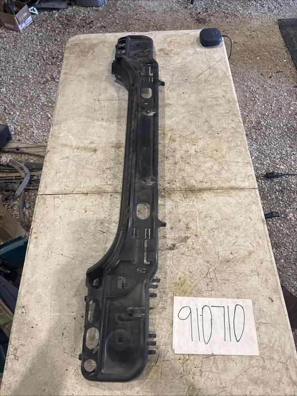 2004-2010 BMW 535i 528i E60 REAR BUMPER COVER CENTER MOUNT BRACKET SUPPORT OEM