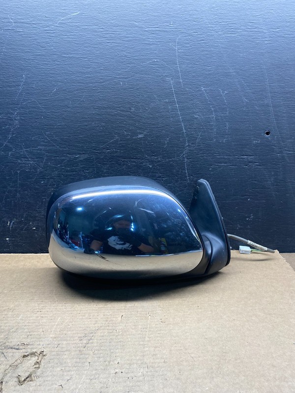 2001 to 2006 Toyota Sequoia Right Passenger RH View Door Mirror OEM AD9932 DW
