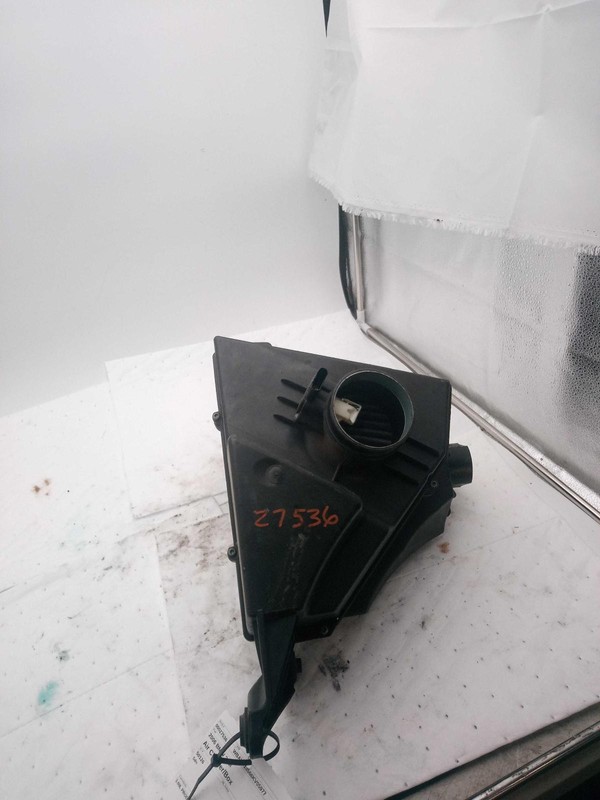Used Air Cleaner Assembly fits: 2006 Bmw 325I Sdn Grade A