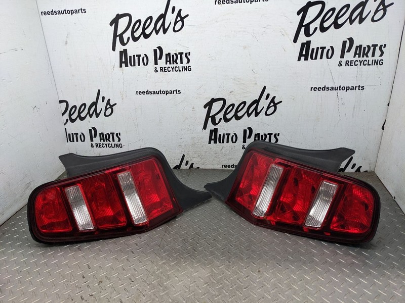 2010 2011 2012 Ford Mustang OEM Right Left Tail Light Assembly1178624