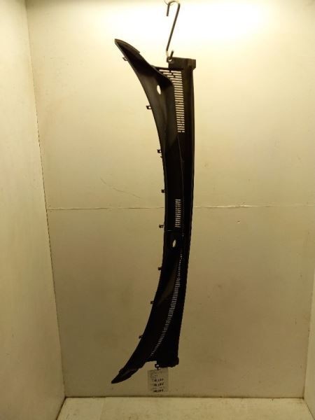 06 SCION XB COWL VENT PANEL